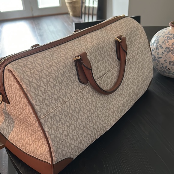 Michael Kors Weekender Duffle Bag - Picture 4 of 10